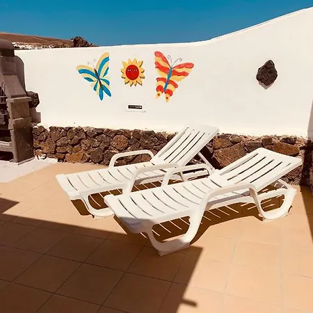 Artsy Casa Timanfaya, Playa Blanca Apartment
