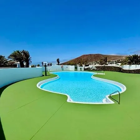 Artsy Casa Timanfaya, Playa Blanca *
